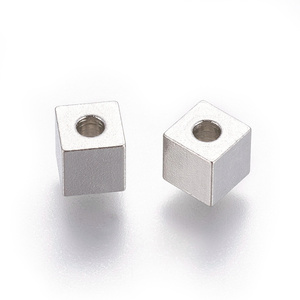 Kostka Przekładka Stal Chirurgiczna 202 kostka 5x5mm otwór 2mm