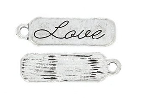 Zawieszka z przesłaniem Grawerka Love 26x9mm