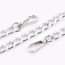 Łańcuszek metalowy z karabińczykami pasek rączka do torebki torby srebrny 11mm 52cm